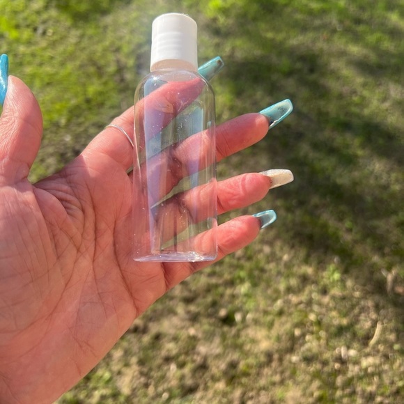 - JUICY COUTURE BLUE/ TEAL TRAVEL BAG w toiletry bottle​ - Picture 10 of 10